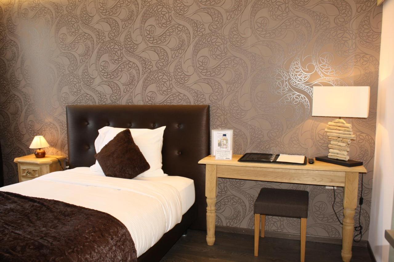 Hotel De La Gare 몽테이 외부 사진