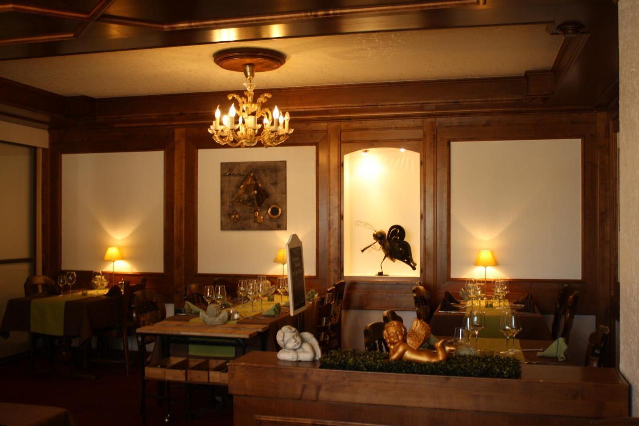 Hotel De La Gare 몽테이 외부 사진