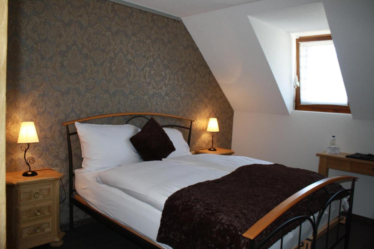 Hotel De La Gare 몽테이 외부 사진