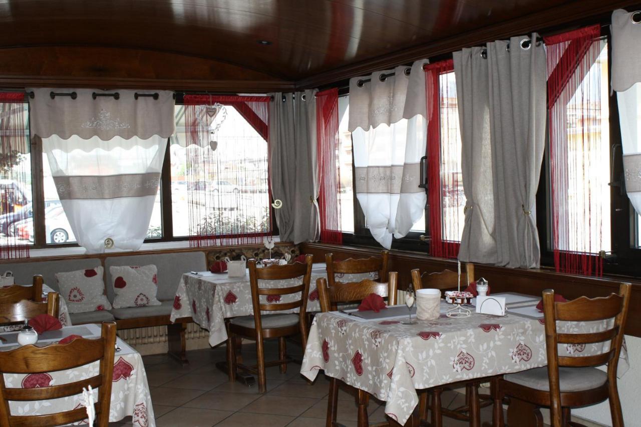 Hotel De La Gare 몽테이 외부 사진